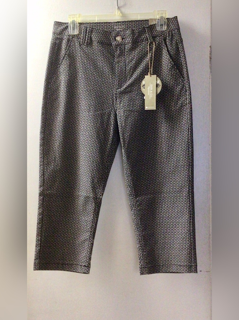 DKR Apparel Classic Bengaline Capri-Printed Black/Tan/ White
